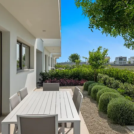 Serenity Waves 10 *