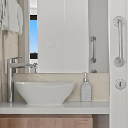 Villa Serenity Waves 10 *